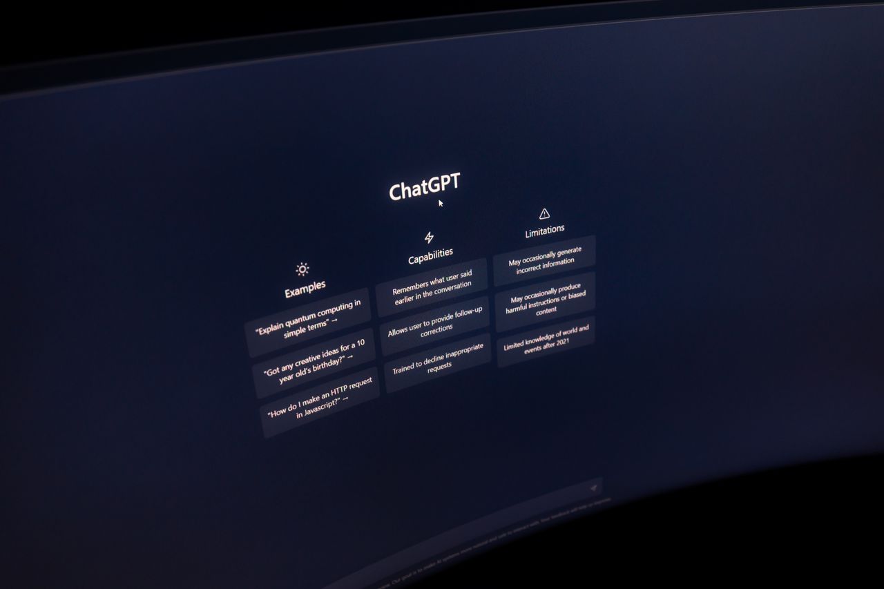 首页 Close-up of a computer screen displaying ChatGPT interface in a dark setting.